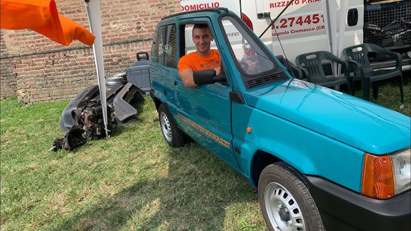 Το πιο στενό Fiat Panda στον κόσμο έχει πλάτος 50 εκατοστά 